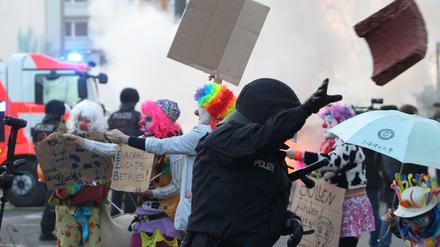 Zusammenstöße von Demonstranten und Polizei bei den Protesten gegen die EZB in Frankfurt am Main