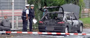 In diesem Auto verbrannte Florian H. Seine kurzzeitige Lebensgefährtin M. kam nun auch überraschend ums Leben - allerdings laut Obduktion ohne Fremdeinwirken.