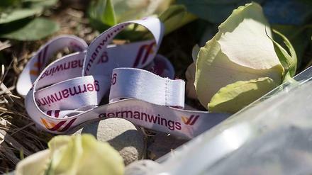 Trauer am Unglücksort: ein Schlüsselband als Gedenken an den abgestürzten Germanwings-Flug.
