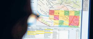 Wie im Kino. Ein Experte vor dem „Pre Crime Observation System“. 