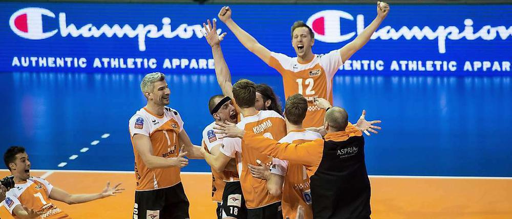 Die BR Volleys gewannen den Fünf-Satz-Krimi gegen Belchatow.