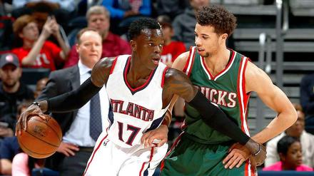 Probleme mit dem Zeh: Dennis Schröder fällt bei den Atlanta Hawks für unbestimmte Zeit aus.