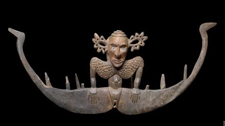 Panel malu, Ethnologisches Museum BerlinMalu-Brett, Holz, weiße und schwarze Pigmente, roter und gelber Ocker, 208 × 9 × 88 cm, Iatmul-Sprachgruppe, Dorf Angriman [Angerman], Gesammelt im Zuge der Berliner Kaiserin-Augusta-Fluss-Expedition, 1912-1913, Berlin, Ethno-logisches Museum, Inv. VI 46172