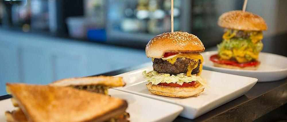 McDonald's setzt auf mehr Service: Burger gibt es bald vom Kellner. 