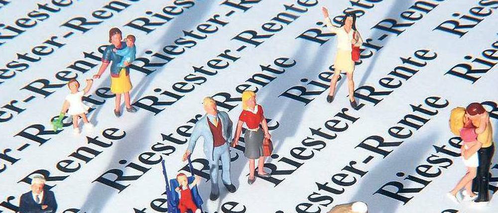Eine private Absicherung für jedermann sollte das Riester-Sparen sein. Jetzt wird über Alternativen nachgedacht – etwa das schwedische Modell einer kostengünstigen, obligatorischen Zusatzversicherung. 