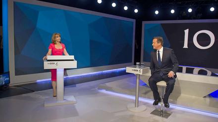 Die Kontrahenten wurden voneinander getrennt interviewt: Premier und Tory-Chef David Cameron von Kay Burley. 