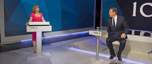 Die Kontrahenten wurden voneinander getrennt interviewt: Premier und Tory-Chef David Cameron von Kay Burley. 