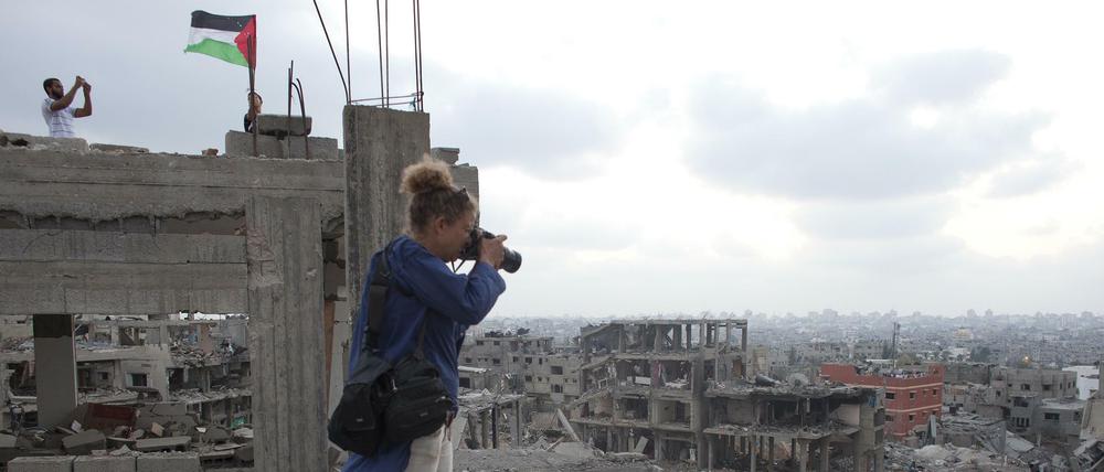 Die Anja-Niedrighaus-Preisträgerin Heidi Levine während ihrer Arbeit im Gazastreifen 2014.