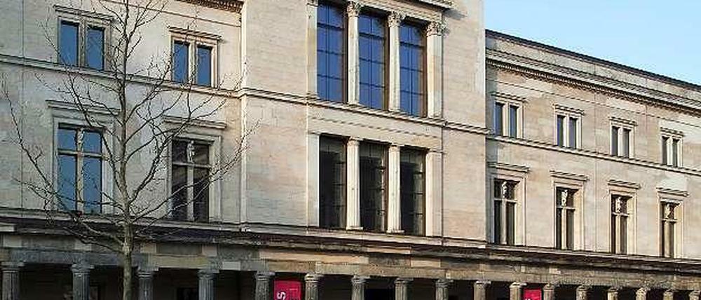Das Museum für Vor- und Frühgeschichte präsentiert seine Sammlung im Neuen Museum. Zu den Beständen gehören auch menschliche Überreste.