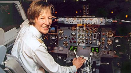 Frauen ins Cockpit! - fordert die "Emma". Allerdings mit hanebüchener Begründung.