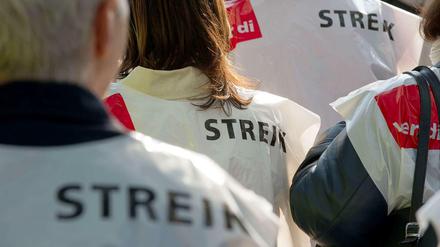 Streik an Krankenhäusern, in Schulen, in Ämtern, und bei den Piloten sowieso - in Berlin mehren sich die Arbeitskämpfe. Mit dabei: die Gewerkschaft Verdi.