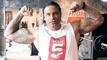 You’ve got to pump it up. Die Pose gehört beim Bodybuilding dazu. Gelernt hat Tim Wiese die Selbstdarstellung aber schon beim Fußball. Foto: Imago/Mauersberger