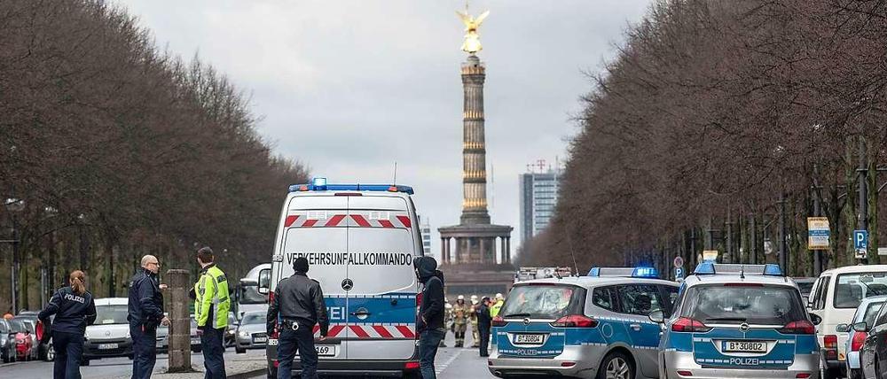 Die Straße des 17.Juni war in Richtung Bismarckstraße am Vormittag gesperrt. Grund war ein schwerer Unfall.
