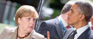 Angela Merkel unterhält sich im November 2014 in Brisbane beim G20-Gipfel mit Barack Obama. Wie nun herauskam, hat die Einwanderungsbehörde von Australien Daten der teilnehmenden Regierungschefs versehendlich weitergegeben. 