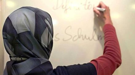 Lehrerinnen dürfen Kopftuch tragen - Wie finden das die Schüler?