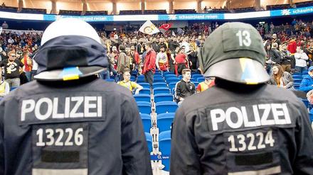 Polizei und Sicherheitskräfte griffen erst spät ein.