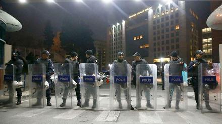 Massive Polizeipräsenz vor dem Justizpalast in Istanbul.