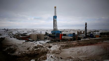 Mit Gewalt. Beim Fracking werden mittels hohem Wasserdruck im Untergrund Spalten geöffnet, um Öl und Gas besser fördern zu können. Diese Aufnahme stammt von einer Ölbohrung in Nord Dakota, wo das Verfahren ebenfalls eingesetzt wurde. 