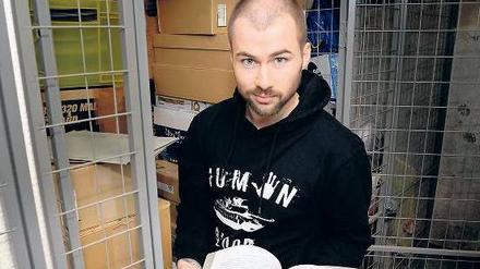 Klare Indizien. Im Keller stapeln sich Akten, im Briefkasten die Briefe von Inkassounternehmen, die Polizei meldet sich. Als dem Untermieter Benjamin Hartmann dämmert, dass etwas mit seinem Vermieter nicht stimmt, ist es zu spät. Er muss ausziehen. 