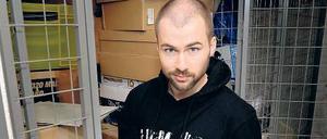 Klare Indizien. Im Keller stapeln sich Akten, im Briefkasten die Briefe von Inkassounternehmen, die Polizei meldet sich. Als dem Untermieter Benjamin Hartmann dämmert, dass etwas mit seinem Vermieter nicht stimmt, ist es zu spät. Er muss ausziehen. 