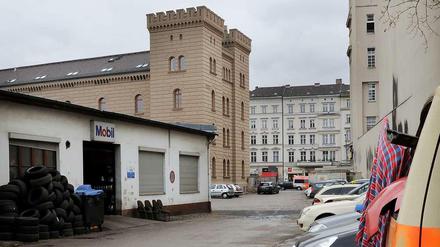 Hinter dem Finanzamt am Mehringdamm (Trutzburg-Türme) liegt ein größeres Gewerbegebiet.