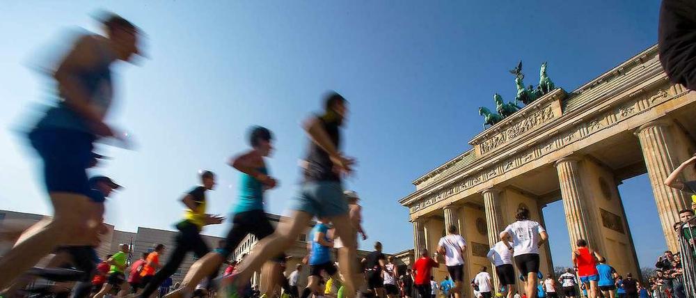 Ein mal mitten durch die Stadt. Der Halbmarathon steigt am Sonntag wieder in Berlin.
