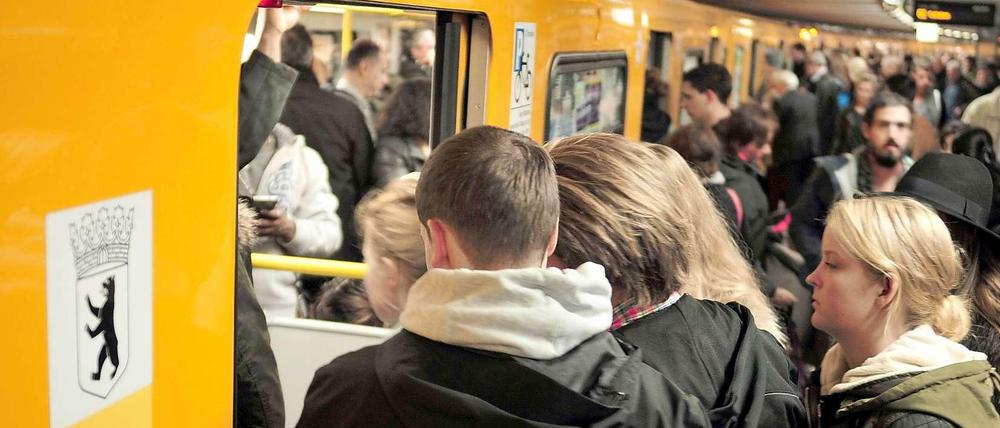 Alltag. Die U-Bahn beförderte 2014 so viele Passagiere wie noch nie. Entsprechend groß ist das Gedränge.