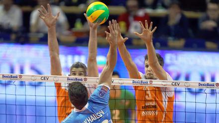 Erfolglos gestreckt: Die BR Volleys (in Orange) verlieren gegen Kasan.