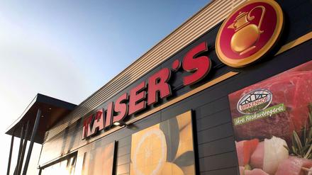 Kaiser's ist das letzte große Stück Kuchen, das im Lebensmittelhandel verteilt wird.
