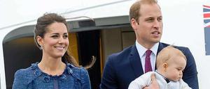 Kate und William mit George.