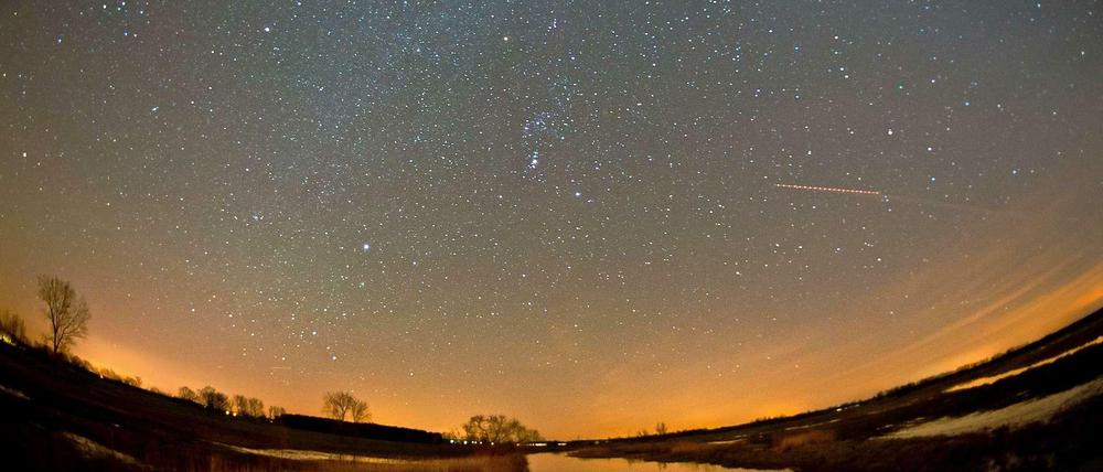 Sternenklar. Fern der Stadt sind besonders viele Sterne zu sehen - wie hier im Havelland. Doch auch von Berlin aus sind spannende Beobachtungen möglich. 