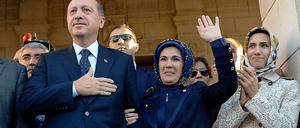 Recep Tayyip Erdogan mit seiner Frau Emne und seine jüngere Tochter Sumeyye.