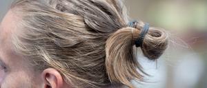 Tüdelüt am Hinterkopf. In Berlin wird ein grausliches Körpermodeaccessoire immer angesagter: der Männerdutt.