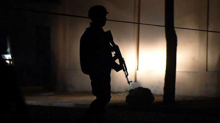 Ein afghanischer Soldat hält Wache. Archivbild vom Wochenende.