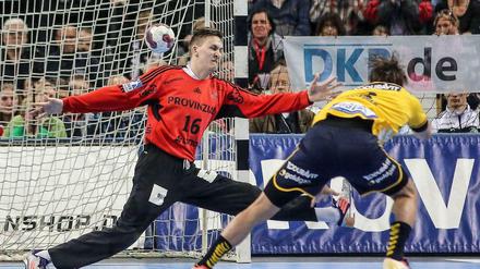 Torwart Kim Sonne-Hansen beim Siebenmeter gegen Uwe Gensheimer.