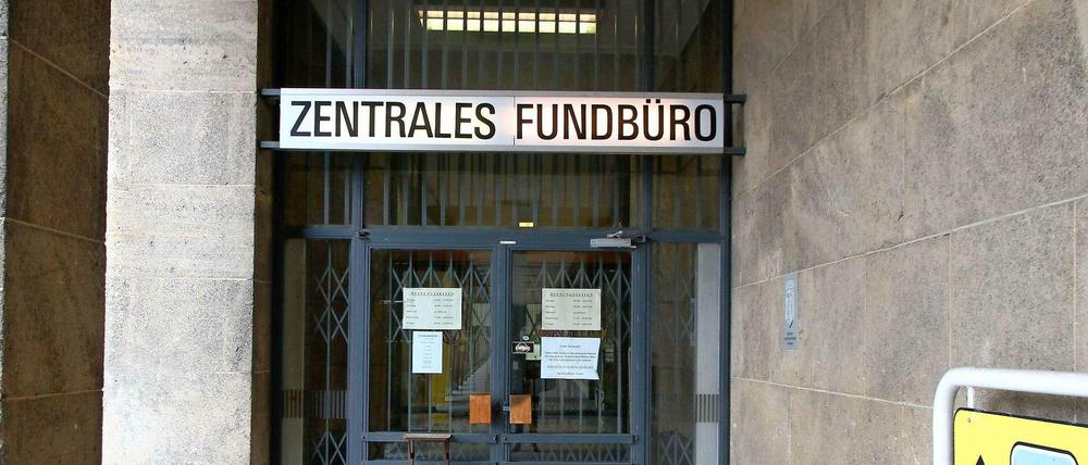 Der Eingang zum Fundbüro befindet sich direkt neben der Haupthalle des ehemaligen Flughafen Tempelhof.