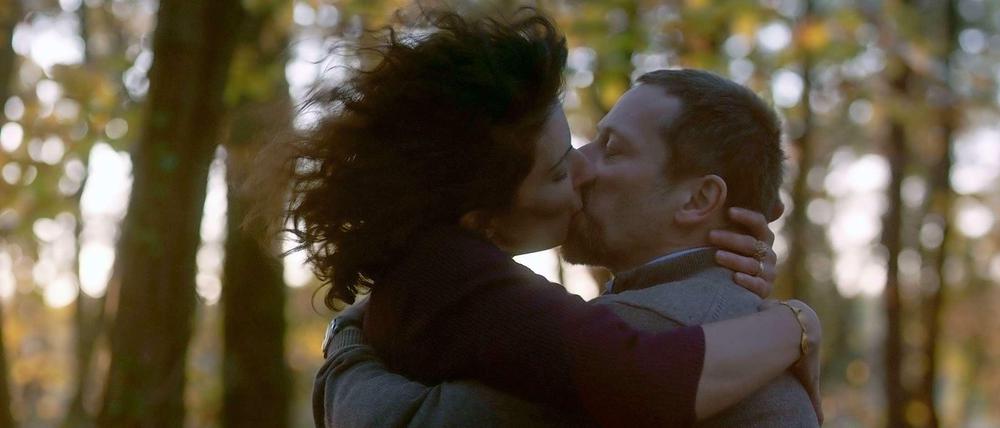 Das ehebrecherische Paar. Julien (Mathieu Amalric) und Esther (Stéphanie Cléau).