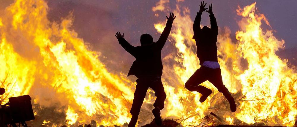 Osterfeuer erfreuen sich großer Beliebtheit bei Groß und Klein.