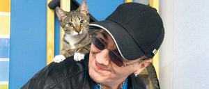 Katzenbeauftrager "Bär" kümmert sich um Baby und Dickerchen alias Bonnie und Clyde.