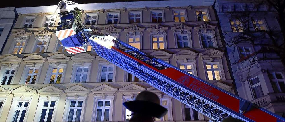Die Feuerwehr war rund um die Uhr im Einsatz. Viele Schäden wurden erst Stunden nach dem Sturm entdeckt.