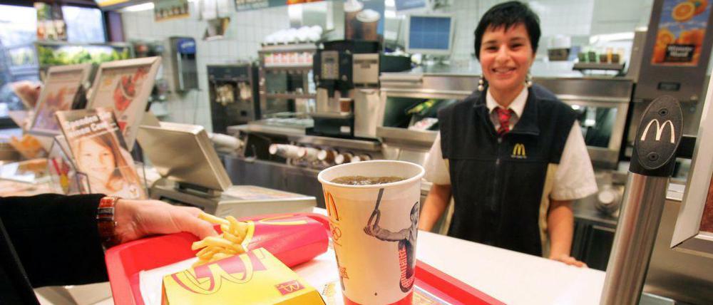 Einige der McDonald's-Angestellten können sich freuen: Sie kriegen einen Dollar mehr pro Stunde. Die Meisten gehen aber leer aus.