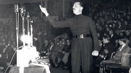 Premier statt Churchill. Wäre der britische Nazi-Führer Oswald Mosley (hier 1934 in der Royal Albert Hall) bei einer Eroberung Englands durch die Deutschen in die 10 Downing Street eingezogen? Foto: Imago