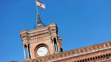 Das Rote Rathaus in Berlin. Hier arbeitet der Senat - nicht immer störungsfrei.