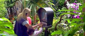 Grüner wird's nicht. Die Biosphäre wurde zur Bundesgartenschau 2001 eröffnet. Außer den Tropenpflanzen gibt es auch ein paar exotische Tiere zu sehen.