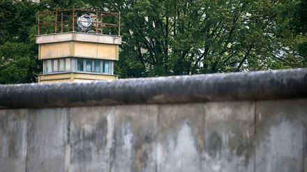 Mauerstück zu verkaufen: 3000 Euro will Michael Altmann für seinen dritten DDR-Wachturm (wie hier an der Bernauer Straße in Berlin) haben.