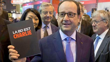 Nach dem Anschlag gab es eine Welle der Solidarität, auch von Staatspräsident Hollande. 4,2 Millionen Euro gingen als Spenden an „Charlie Hebdo“ ein.
