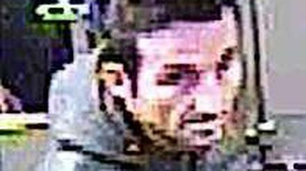 Dieser Mann wird wegen mutmaßlichen Handyraubes polizeilich gesucht.