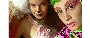 "Wir sind normale Frauen", schreiben die als Alien und Fuchs verkleideten Prostituierten über das Profil von "Ophelia" auf Twitter. 