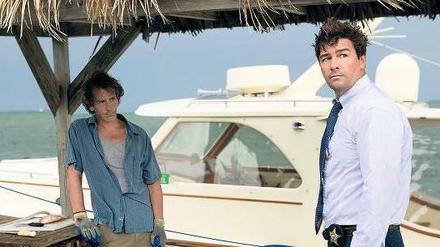 Familienbande. Der Polizist John (Kyle Chandler, rechts) weiß nicht, ob er seinem heim- gekehrten Bruder Danny (Ben Mendelsohn) wirklich trauen kann.
