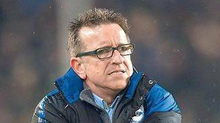 Gern unberechenbar. Unter Norbert Meier spielt Bielefeld eine starke Saison. Foto: Imago